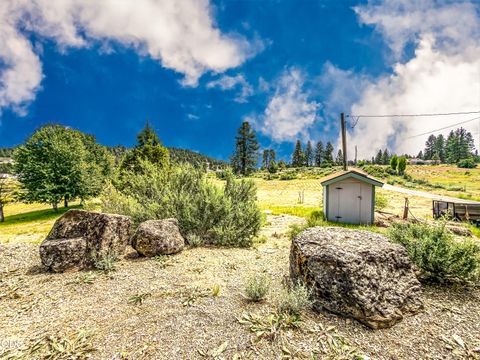 Tiny photo for 22929 Rivercrest Drive, Chiloquin, OR 97624 (MLS # 220224821)