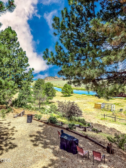 Tiny photo for 22929 Rivercrest Drive, Chiloquin, OR 97624 (MLS # 220224821)