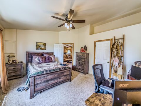Tiny photo for 22929 Rivercrest Drive, Chiloquin, OR 97624 (MLS # 220224821)