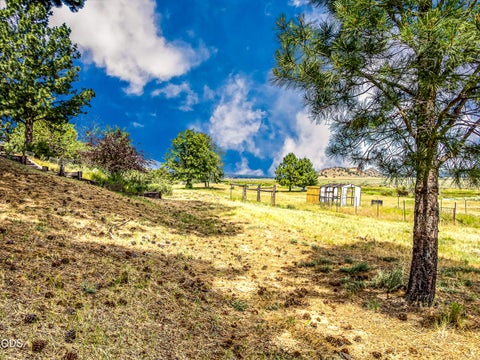 Tiny photo for 22929 Rivercrest Drive, Chiloquin, OR 97624 (MLS # 220224821)