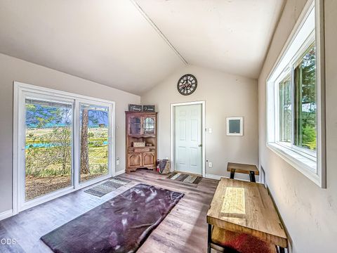 Tiny photo for 22929 Rivercrest Drive, Chiloquin, OR 97624 (MLS # 220224821)