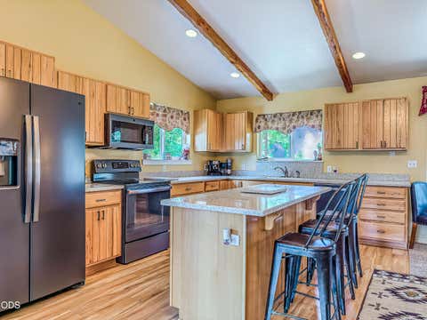 Tiny photo for 22929 Rivercrest Drive, Chiloquin, OR 97624 (MLS # 220224821)