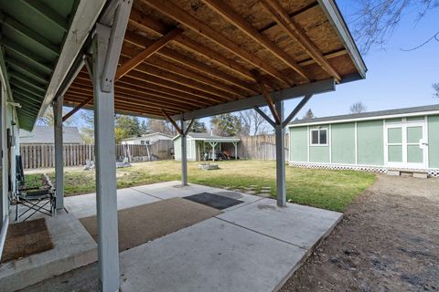 Tiny photo for 3465 Boardman Avenue, Klamath Falls, OR 97603 (MLS # 220217148)