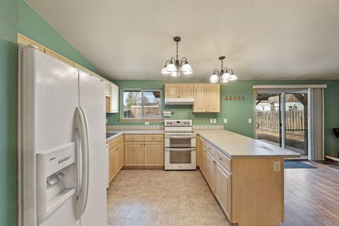 Tiny photo for 3465 Boardman Avenue, Klamath Falls, OR 97603 (MLS # 220217148)