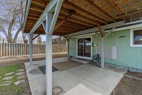 Tiny photo for 3465 Boardman Avenue, Klamath Falls, OR 97603 (MLS # 220217148)