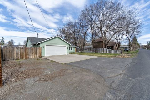 Tiny photo for 3465 Boardman Avenue, Klamath Falls, OR 97603 (MLS # 220217148)
