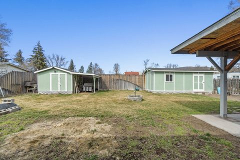 Tiny photo for 3465 Boardman Avenue, Klamath Falls, OR 97603 (MLS # 220217148)