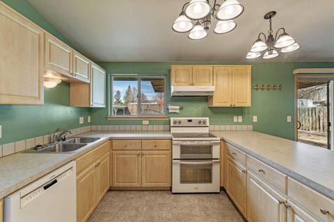 Tiny photo for 3465 Boardman Avenue, Klamath Falls, OR 97603 (MLS # 220217148)