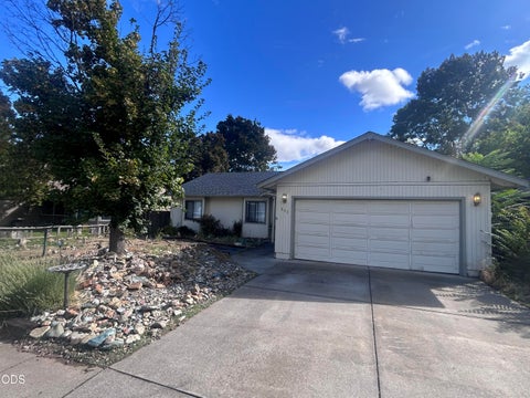 Photo of 583 Snowy Butte Lane, Central Point, OR 97502 (MLS # 220229768)