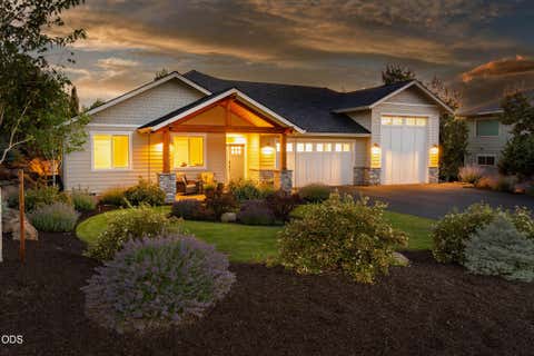 Photo of 1385 Spring Ridge Court, Redmond, OR 97756 (MLS # 220226676)