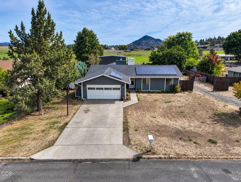 Photo of 3098 NE Tennessee Lane, Prineville, OR 97754 (MLS # 220229595)