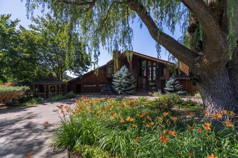 Photo of 59926 Comstock Road, Cove, OR 97824 (MLS # 220209705)