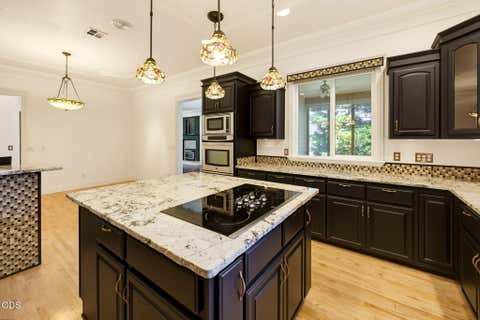 Tiny photo for 1119 NW Morgan Lane, Grants Pass, OR 97526 (MLS # 220223677)
