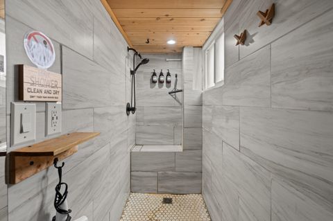 Tiny photo for 27 Crater Lake Avenue, Medford, OR 97504 (MLS # 220215061)