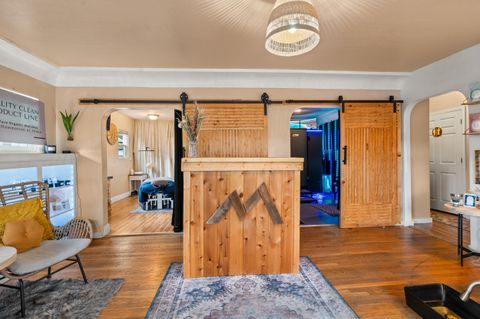 Photo of 27 Crater Lake Avenue, Medford, OR 97504 (MLS # 220215061)