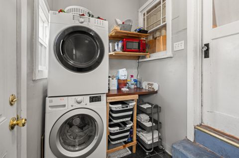 Tiny photo for 27 Crater Lake Avenue, Medford, OR 97504 (MLS # 220215061)