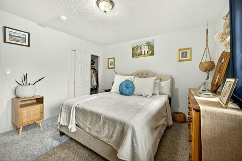 Tiny photo for 659 Herman Avenue, Medford, OR 97501 (MLS # 220211461)