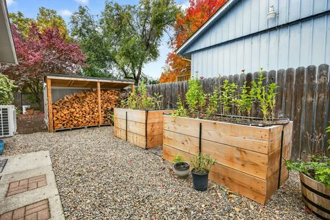 Tiny photo for 659 Herman Avenue, Medford, OR 97501 (MLS # 220211461)