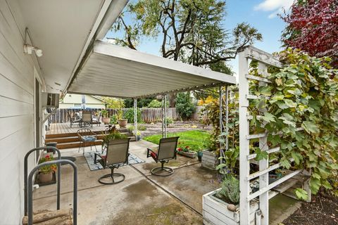 Tiny photo for 659 Herman Avenue, Medford, OR 97501 (MLS # 220211461)