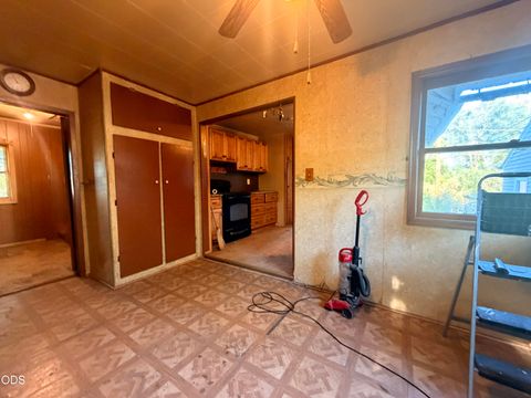 Tiny photo for 1342 Johnson Avenue, Klamath Falls, OR 97601 (MLS # 220223559)
