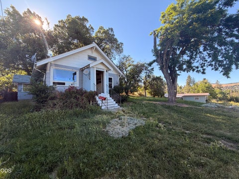 Tiny photo for 1342 Johnson Avenue, Klamath Falls, OR 97601 (MLS # 220223559)