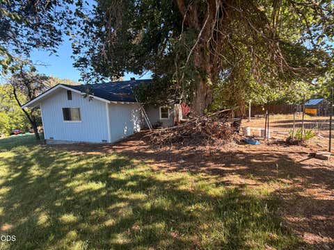 Tiny photo for 1342 Johnson Avenue, Klamath Falls, OR 97601 (MLS # 220223559)