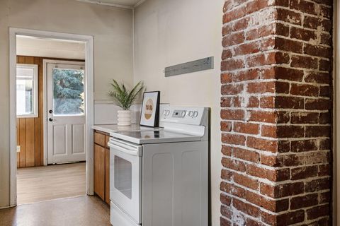 Tiny photo for 521 NW Georgia Avenue, Bend, OR 97703 (MLS # 220219520)