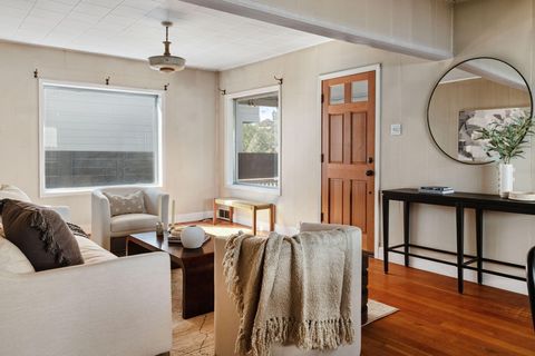 Tiny photo for 521 NW Georgia Avenue, Bend, OR 97703 (MLS # 220219520)