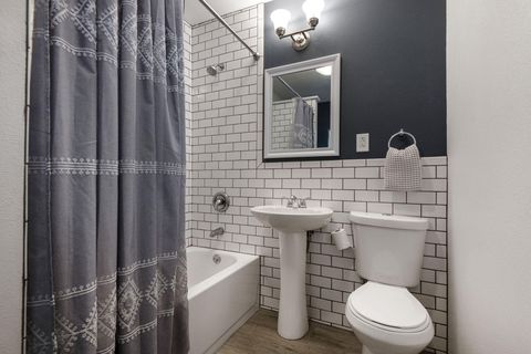 Tiny photo for 521 NW Georgia Avenue, Bend, OR 97703 (MLS # 220219520)