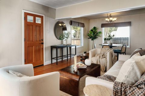 Tiny photo for 521 NW Georgia Avenue, Bend, OR 97703 (MLS # 220219520)