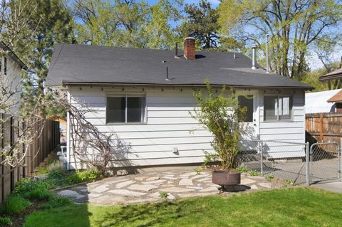 Tiny photo for 521 NW Georgia Avenue, Bend, OR 97703 (MLS # 220219520)