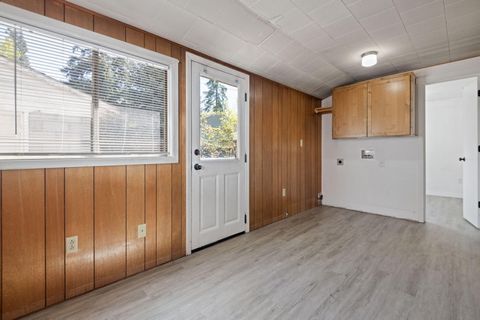 Tiny photo for 521 NW Georgia Avenue, Bend, OR 97703 (MLS # 220219520)