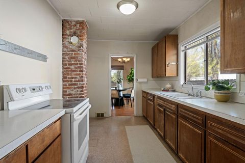 Tiny photo for 521 NW Georgia Avenue, Bend, OR 97703 (MLS # 220219520)