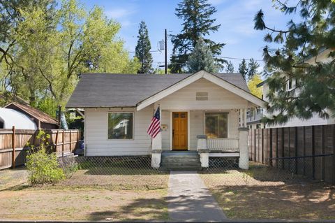 Tiny photo for 521 NW Georgia Avenue, Bend, OR 97703 (MLS # 220219520)