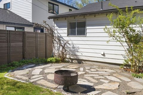 Tiny photo for 521 NW Georgia Avenue, Bend, OR 97703 (MLS # 220219520)