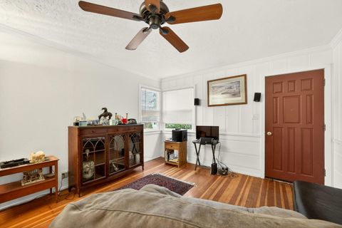 Tiny photo for 303 Garfield Street, Ashland, OR 97520 (MLS # 220213186)