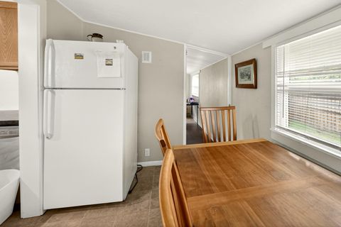 Tiny photo for 303 Garfield Street, Ashland, OR 97520 (MLS # 220213186)