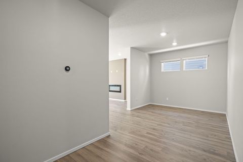 Tiny photo for 20625 SE Slate Avenue, Bend, OR 97702 (MLS # 220219991)