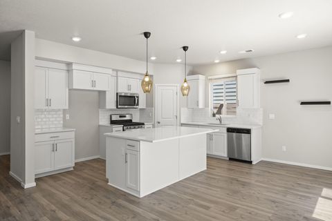 Tiny photo for 20625 SE Slate Avenue, Bend, OR 97702 (MLS # 220219991)