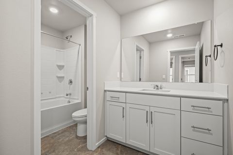 Tiny photo for 20625 SE Slate Avenue, Bend, OR 97702 (MLS # 220219991)