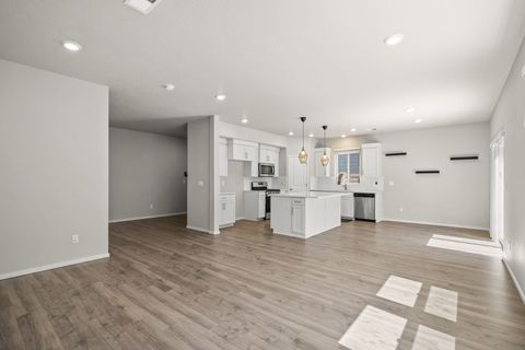 Tiny photo for 20625 SE Slate Avenue, Bend, OR 97702 (MLS # 220219991)