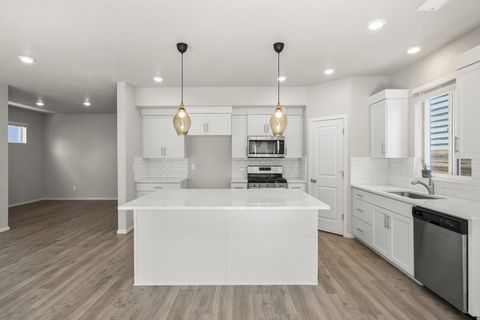 Tiny photo for 20625 SE Slate Avenue, Bend, OR 97702 (MLS # 220219991)