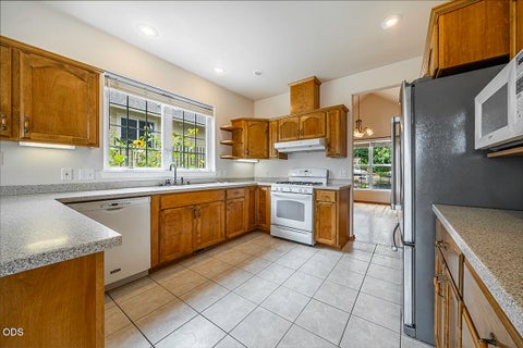 Tiny photo for 960 Oak Street, Ashland, OR 97520 (MLS # 220225931)