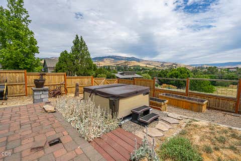 Tiny photo for 960 Oak Street, Ashland, OR 97520 (MLS # 220225931)