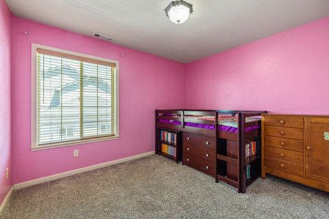 Tiny photo for 3934 El Cerrito Way, Klamath Falls, OR 97603 (MLS # 220213156)
