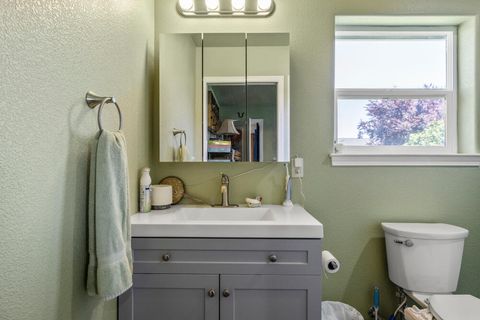 Tiny photo for 3934 El Cerrito Way, Klamath Falls, OR 97603 (MLS # 220213156)