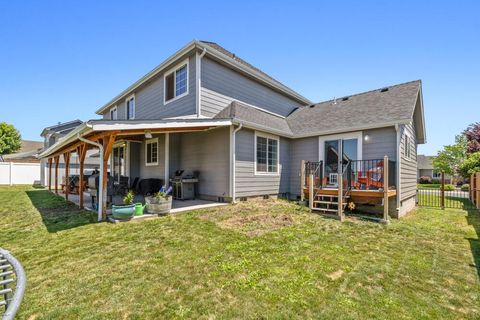 Tiny photo for 3934 El Cerrito Way, Klamath Falls, OR 97603 (MLS # 220213156)