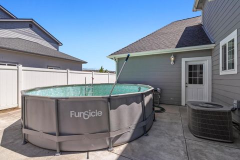 Tiny photo for 3934 El Cerrito Way, Klamath Falls, OR 97603 (MLS # 220213156)