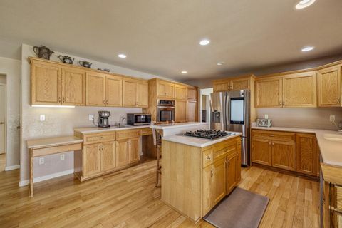 Tiny photo for 3934 El Cerrito Way, Klamath Falls, OR 97603 (MLS # 220213156)