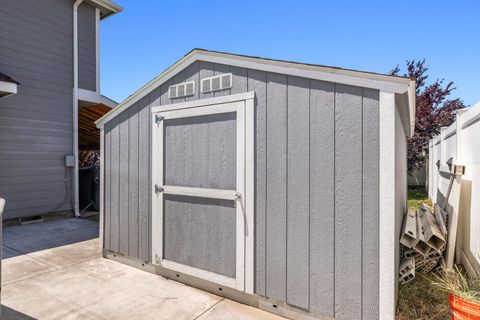 Tiny photo for 3934 El Cerrito Way, Klamath Falls, OR 97603 (MLS # 220213156)